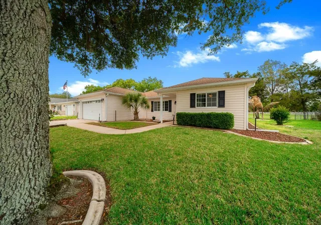 Photo 3 of Single family home for sale at 11876 SW 137th Loop, Dunnellon, FL 34432 | MLS# OM734659 | Listing updated on 2026-10-29