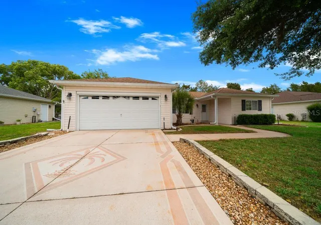 Photo 4 of Single family home for sale at 11876 SW 137th Loop, Dunnellon, FL 34432 | MLS# OM734659 | Listing updated on 2026-10-29