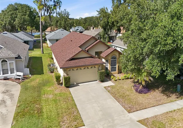 Single family home for sale at 941 Vindale Rd, TAVARES, FL 32778 | MLS# G5119468