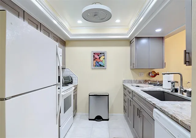 Listing Photo 5 - Condo for sale in building located at 4064 Oakview Dr, PORT CHARLOTTE, FL 33980 - Unit #D10