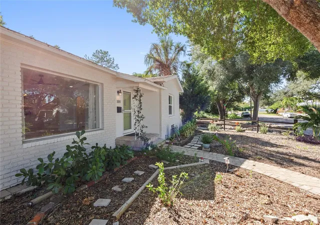 Photo 2 of Single family home for sale at 180 30th Avenue N, Saint Petersburg, FL 33704 | MLS# TB8561367 | Listing updated on 2026-10-26
