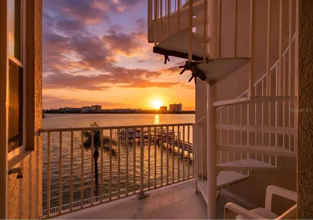 Photo 4 of Townhouse for sale at 200 Brightwater Dr #3, Clearwater Beach, FL 33767 | MLS# TB8561372 | Listing updated on 2026-10-28