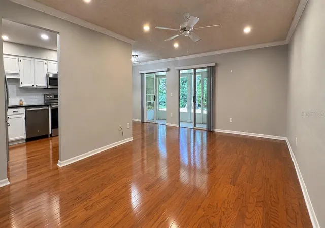 Listing Photo 2 - Condo for sale in building located at 5250 Tunbridge Wls Ln, Orlando, FL 32812 - Unit #2106