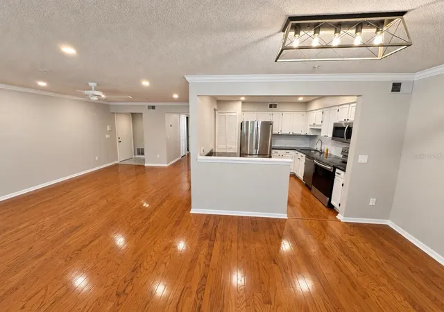 Listing Photo 1 - Condo for sale in building located at 5250 Tunbridge Wls Ln, Orlando, FL 32812 - Unit #2106
