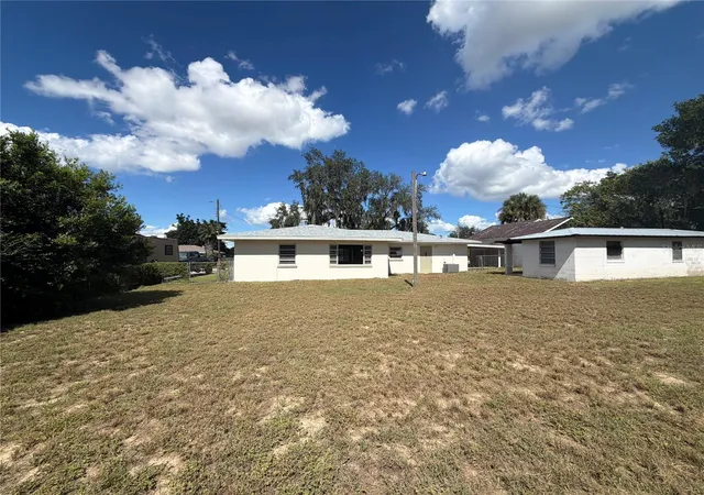Photo 4 of Single family home for sale at 316 E Walnut St, Avon Park, FL 33825 | MLS# O6452642 | Listing updated on 2026-10-27