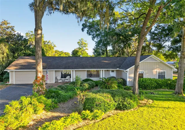 Single family home for sale at 3925 SE 17th Street, OCALA, FL 34471 | MLS# OM734668