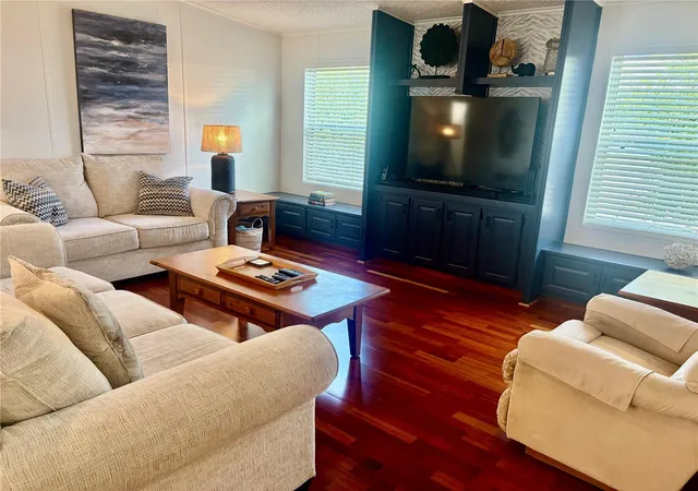 Photo 4 of Manufactured home for sale at 5707 45th Street E #100, Bradenton, FL 34203 | MLS# A4710802 | Listing updated on 2026-10-27