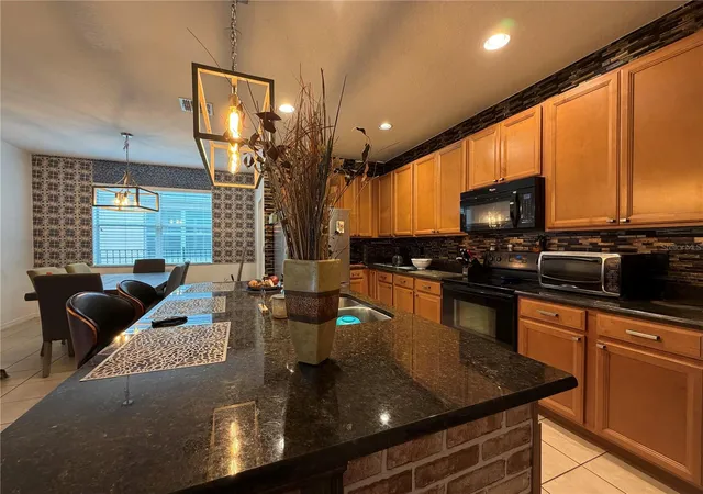 Photo 4 of Single family home for sale at 866 Marisa Ln, Kissimmee, FL 34744 | MLS# S5160182 | Listing updated on 2026-10-28
