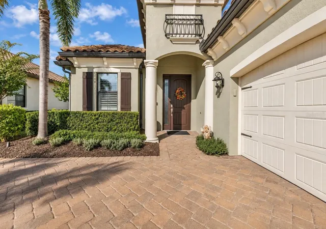 Photo 1 of Single family home for sale at 16422 Hillside Cir, Bradenton, FL 34202 | MLS# C7532478 | Listing updated on 2026-10-28