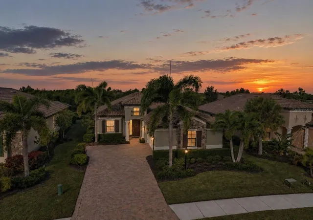 Photo 3 of Single family home for sale at 16422 Hillside Cir, Bradenton, FL 34202 | MLS# C7532478 | Listing updated on 2026-10-28