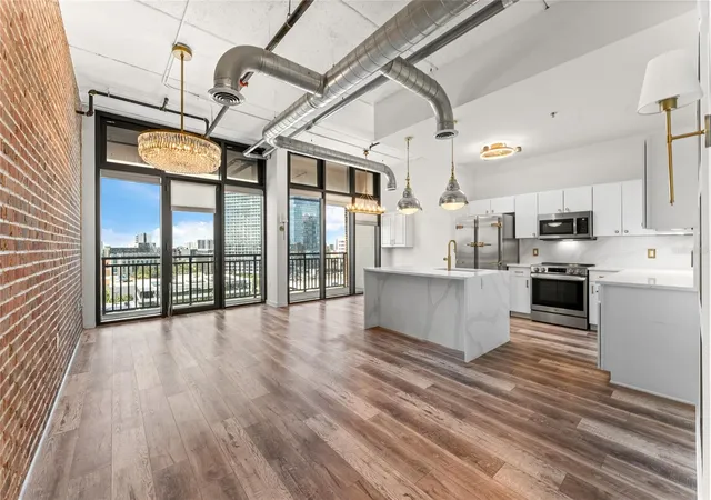 Photo 4 of Condo for sale at 175 2nd Street S #1012, Saint Petersburg, FL 33701 | MLS# TB8561395 | Listing updated on 2026-10-28
