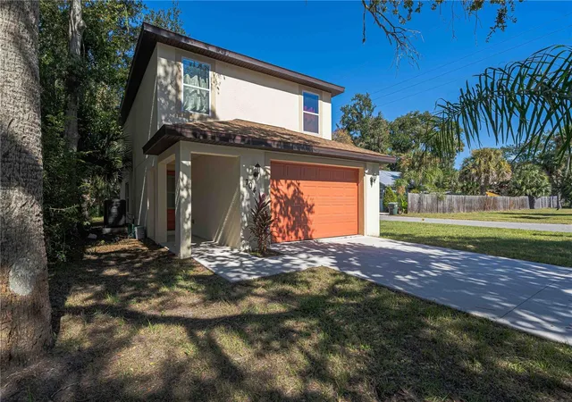 Photo 2 of Single family home for sale at 704 Cedar St, Daytona Beach, FL 32114 | MLS# O6452660 | Listing updated on 2026-10-29