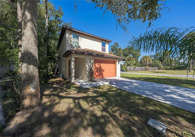 Photo 3 of Single family home for sale at 704 Cedar St, Daytona Beach, FL 32114 | MLS# O6452660 | Listing updated on 2026-10-29