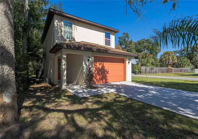 Photo 4 of Single family home for sale at 704 Cedar St, Daytona Beach, FL 32114 | MLS# O6452660 | Listing updated on 2026-10-29