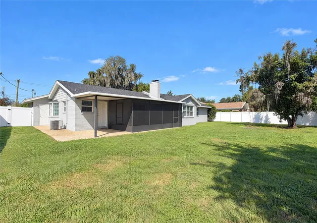 Photo 4 of Single family home for sale at 2160 De Las Flores Ave, Bartow, FL 33830 | MLS# O6452702 | Listing updated on 2026-10-28