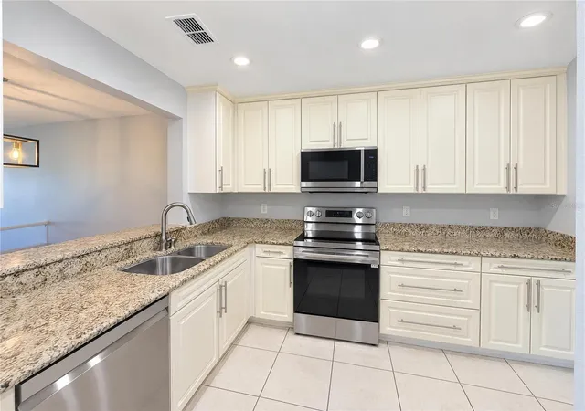 Photo 1 of Condo for sale at 638 Maple Oak Cir #112, Altamonte Springs, FL 32701 | MLS# O6452705 | Listing updated on 2026-10-28