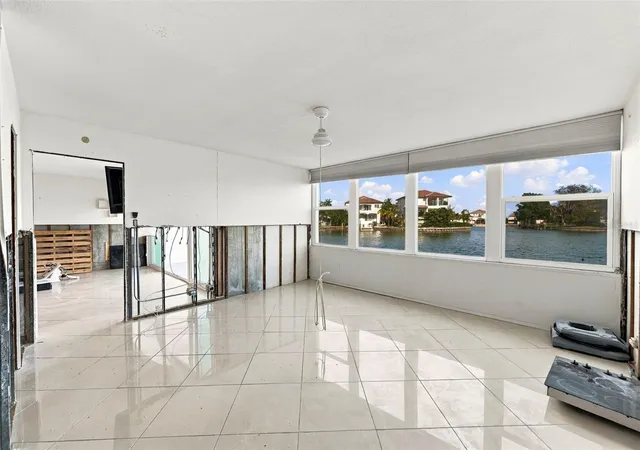 Photo 3 of Condo for sale at 1365 Snell Isle Blvd Ne #1A, Saint Petersburg, FL 33704 | MLS# TB8561446 | Listing updated on 2026-10-28