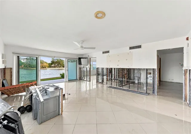 Photo 3 of Condo for sale at 1365 Snell Isle Blvd NE #1A, Saint Petersburg, FL 33704 | MLS# TB8561446 | Listing updated on 2026-10-28