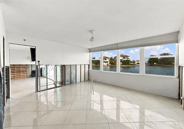 Listing Photo 1 - Condo for sale in building located at 1365 Snell Isle Blvd Ne, St. Petersburg, FL 33704 - Unit #1A