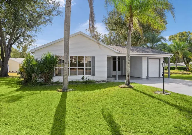 Photo 2 of Single family home for sale at 601 Santiago Ct, Lady Lake, FL 32159 | MLS# G5119477 | Listing updated on 2026-10-28