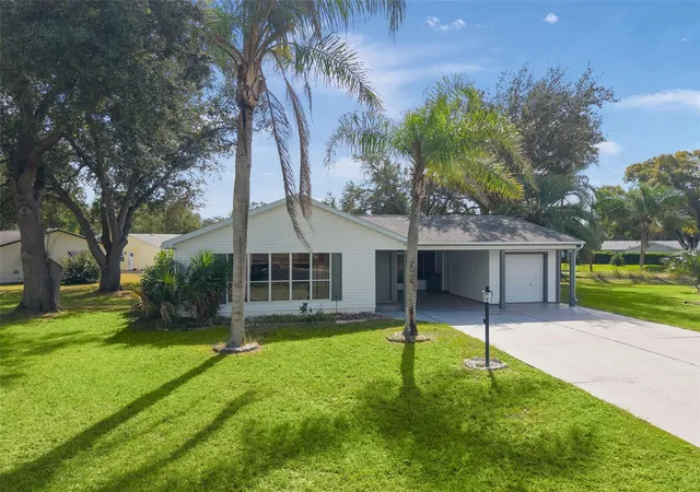 Photo 3 of Single family home for sale at 601 Santiago Ct, Lady Lake, FL 32159 | MLS# G5119477 | Listing updated on 2026-10-28