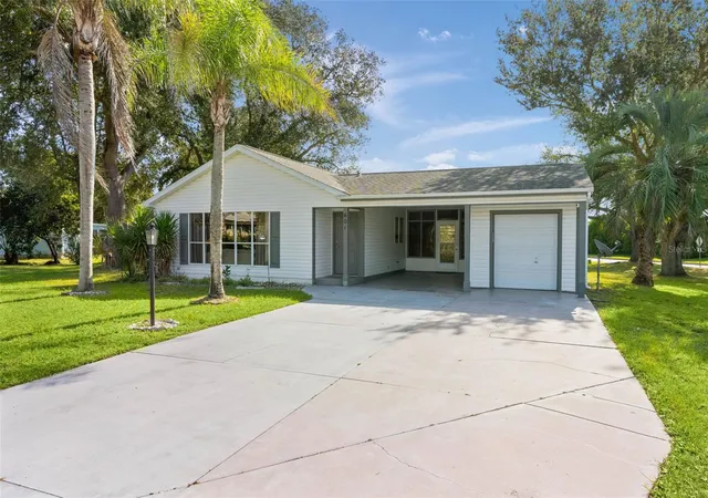 Photo 4 of Single family home for sale at 601 Santiago Ct, Lady Lake, FL 32159 | MLS# G5119477 | Listing updated on 2026-10-28