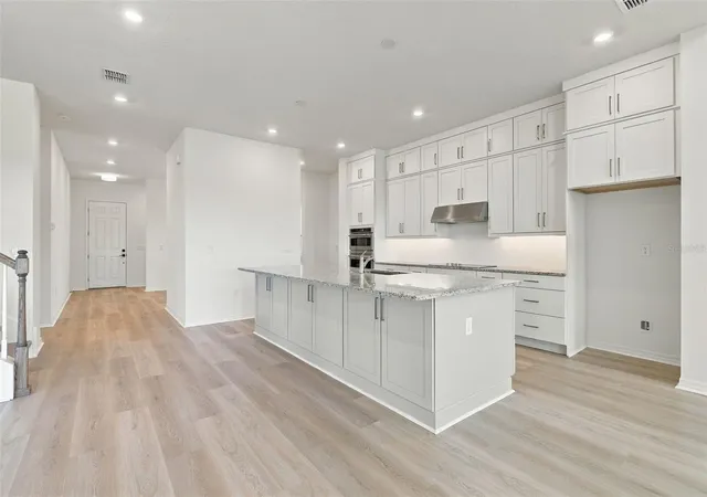 Photo 4 of Single family home for sale at 5638 Nectarine Dr, Windermere, FL 34786 | MLS# O6452714 | Listing updated on 2026-10-29