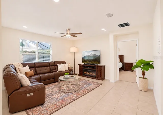 Photo 4 of Single family home for sale at 3629 Sungrove Cir, Sanford, FL 32771 | MLS# O6452716 | Listing updated on 2026-10-28