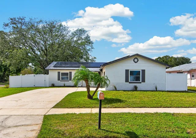 Photo 1 of Single family home for sale at 1002 Winchester Ct, Brandon, FL 33510 | MLS# TB8561476 | Listing updated on 2026-10-29