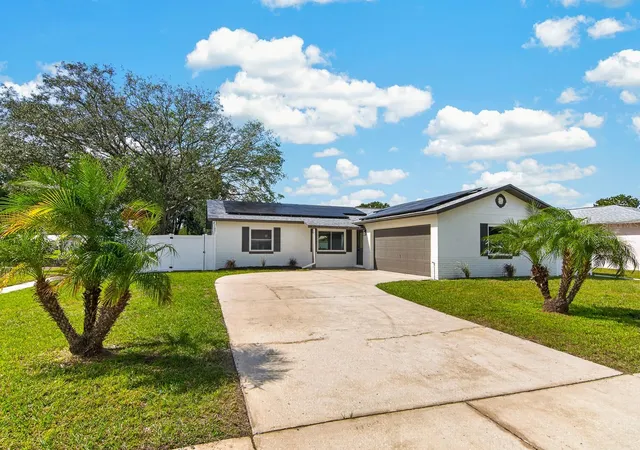 Photo 2 of Single family home for sale at 1002 Winchester Ct, Brandon, FL 33510 | MLS# TB8561476 | Listing updated on 2026-10-29