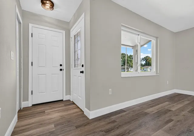 Photo 3 of Single family home for sale at 1002 Winchester Ct, Brandon, FL 33510 | MLS# TB8561476 | Listing updated on 2026-10-29