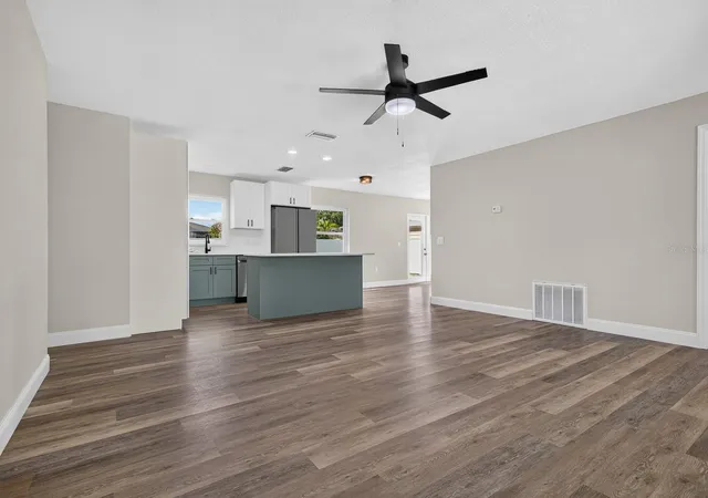 Photo 4 of Single family home for sale at 1002 Winchester Ct, Brandon, FL 33510 | MLS# TB8561476 | Listing updated on 2026-10-29