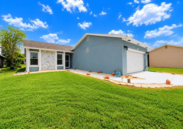 Photo 4 of Single family home for sale at 3969 Cypress Landing W, Winter Haven, FL 33884 | MLS# L4966038 | Listing updated on 2026-10-29