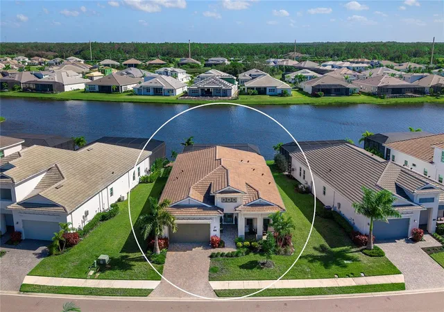 Photo 3 of Single family home for sale at 7979 Redonda Loop, Bradenton, FL 34202 | MLS# A4710836 | Listing updated on 2026-10-29
