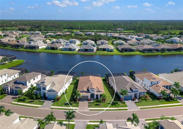 Photo 4 of Single family home for sale at 7979 Redonda Loop, Bradenton, FL 34202 | MLS# A4710836 | Listing updated on 2026-10-29