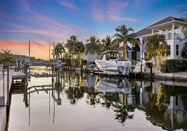Photo 1 of Single family home for sale at 1521 Shelburne Ln, Sarasota, FL 34231 | MLS# A4710837 | Listing updated on 2026-10-30
