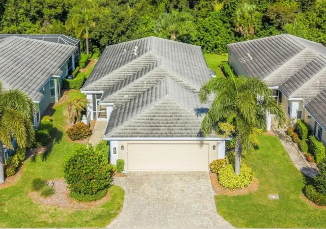 Photo 1 of Single family home for sale at 1621 Lancashire Dr, Venice, FL 34293 | MLS# N6146340 | Listing updated on 2026-10-31