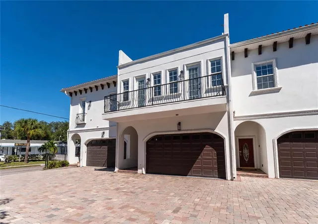 Photo 1 of Townhouse for sale at 5601 Bayshore Blvd #E, Tampa, FL 33611 | MLS# TB8561523 | Listing updated on 2026-10-29