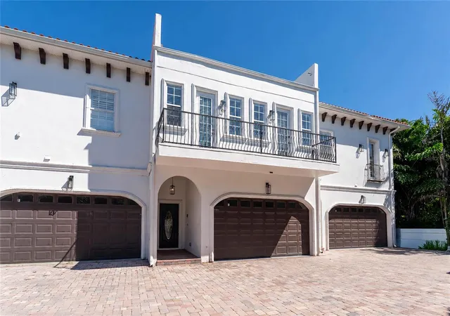 Photo 2 of Townhouse for sale at 5601 Bayshore Blvd #E, Tampa, FL 33611 | MLS# TB8561523 | Listing updated on 2026-10-29