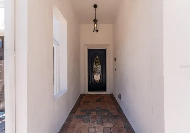 Photo 3 of Townhouse for sale at 5601 Bayshore Blvd #E, Tampa, FL 33611 | MLS# TB8561523 | Listing updated on 2026-10-29