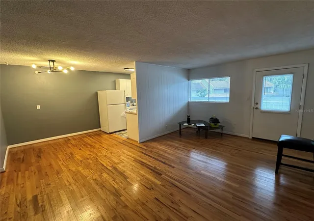 Listing Photo 1 - Condo for sale in building located at 320 Lakeview St, ORLANDO, FL 32804 - Unit #208
