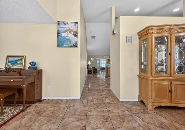Photo 4 of Single family home for sale at 1048 Hl Mount Dr, Minneola, FL 34715 | MLS# O6452777 | Listing updated on 2026-10-28