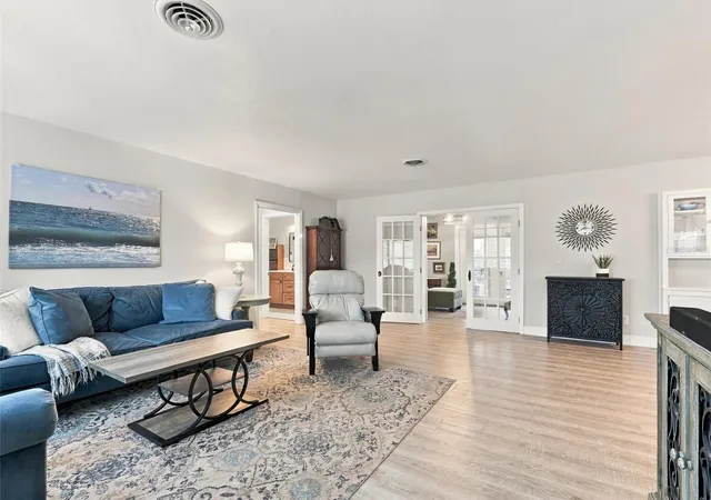 Photo 4 of Single family home for sale at 2020 Keyway Dr, Englewood, FL 34223 | MLS# D6149361 | Listing updated on 2026-10-29