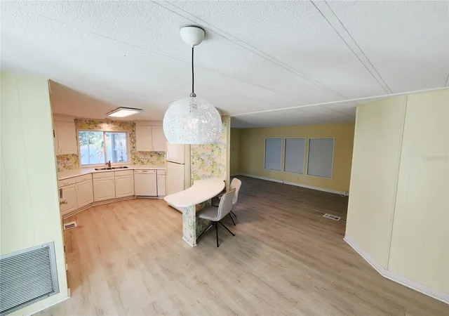 Photo 4 of Manufactured home for sale at 808 53rd Avenue E #164, Bradenton, FL 34203 | MLS# A4710852 | Listing updated on 2026-10-28