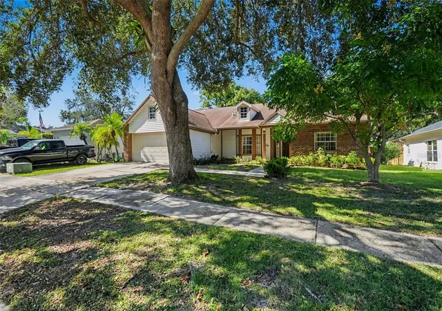 Photo 2 of Single family home for sale at 833 Greenbelt Cir, Brandon, FL 33510 | MLS# TB8561554 | Listing updated on 2026-10-28