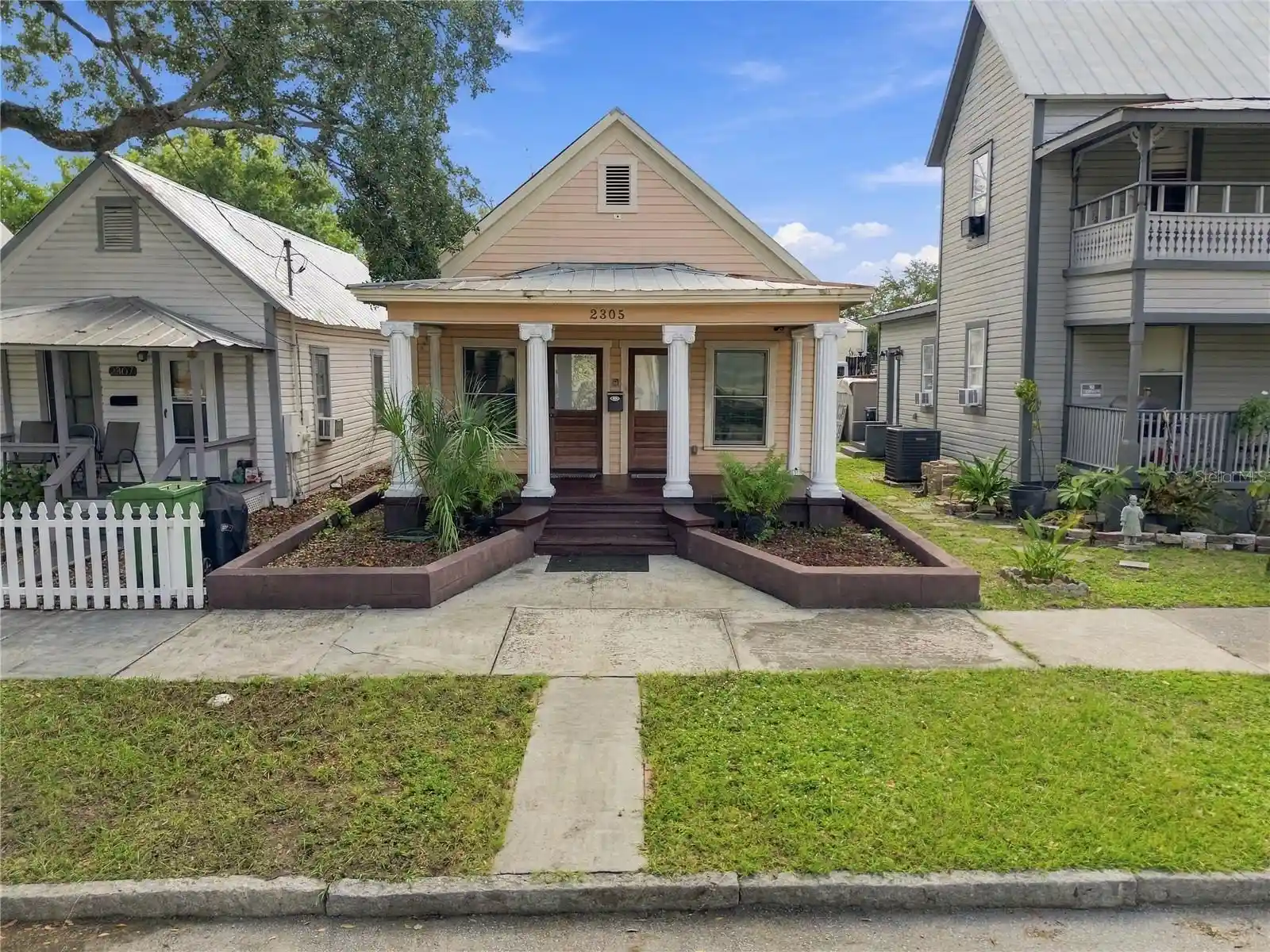 Photo 1 of Single family home for sale at 2305 E 5th Avenue, Tampa, FL 33605 | MLS# TB8561559 | Listing updated on 2026-10-31