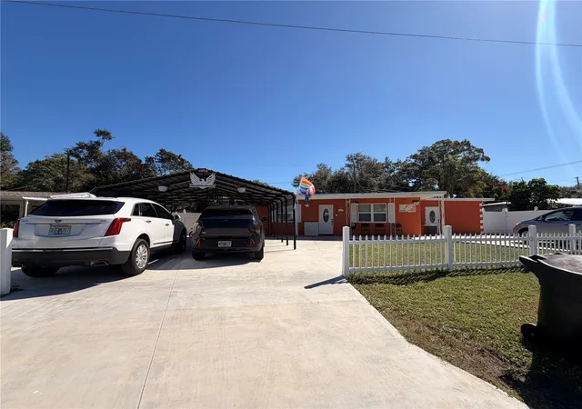 Single family home for sale at 4413 Crestwood Dr N, Saint Petersburg, FL 33714 | MLS# P4940267