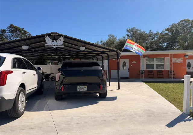 Photo 2 of Single family home for sale at 4413 Crestwood Dr N, Saint Petersburg, FL 33714 | MLS# P4940267 | Listing updated on 2026-10-26