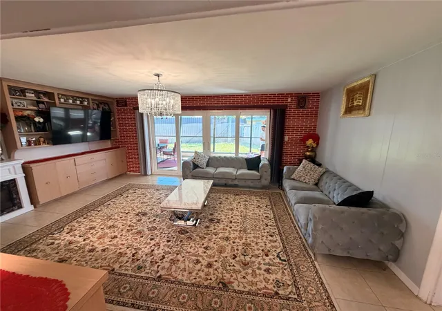 Photo 4 of Single family home for sale at 4413 Crestwood Dr N, Saint Petersburg, FL 33714 | MLS# P4940267 | Listing updated on 2026-10-26