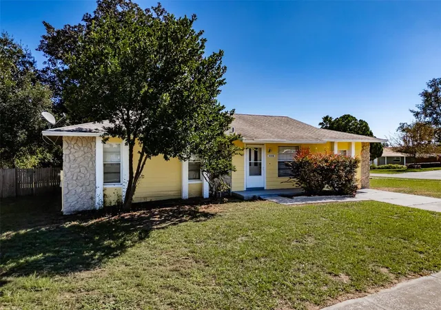 Photo 2 of Single family home for sale at 3318 King William Cir, Seffner, FL 33584 | MLS# TB8561581 | Listing updated on 2026-10-29